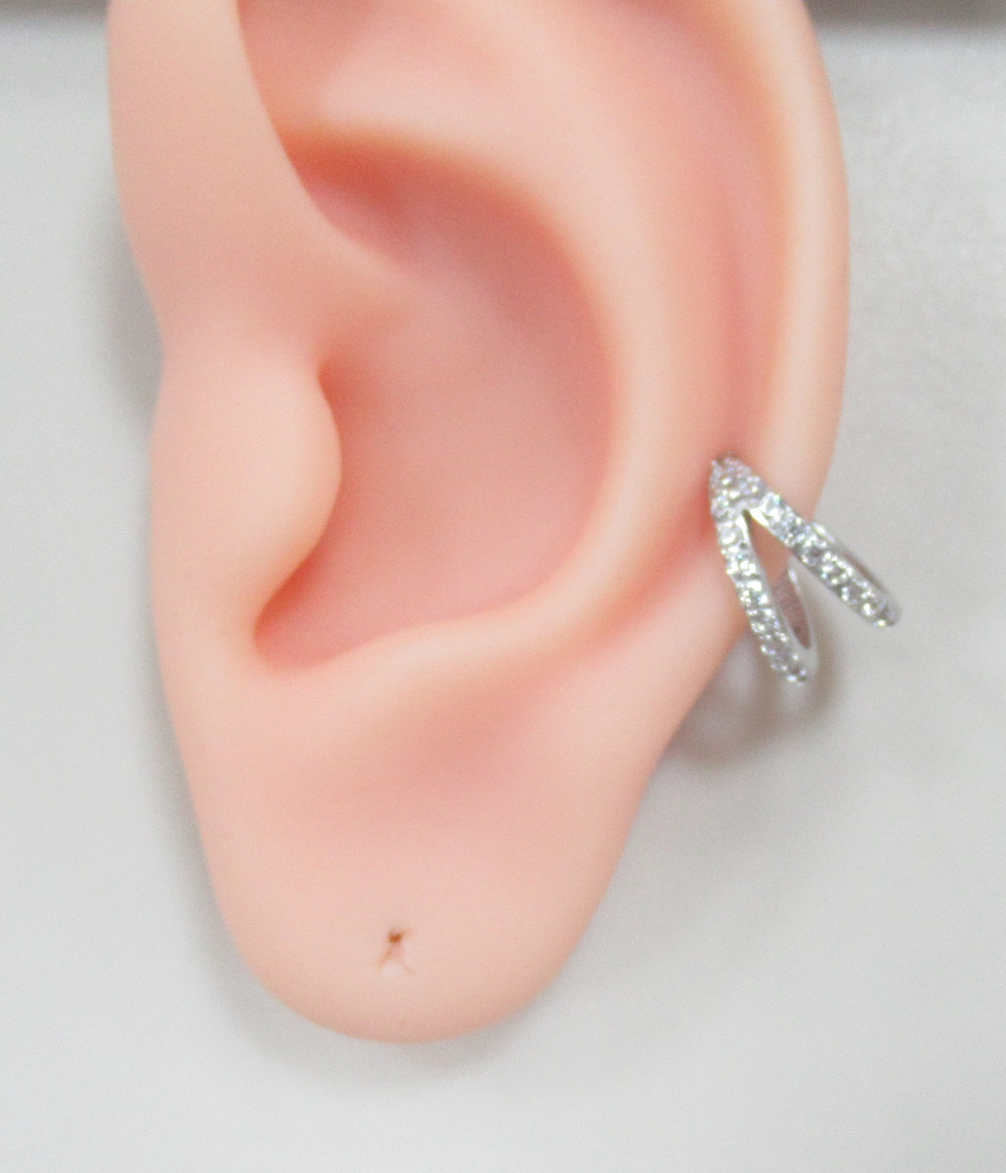 Серебряная серьга-кафф 925 пробы; вставки 26 Фианит бесцв.;